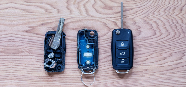 Broken Car Keys Fobs in Florida, USA